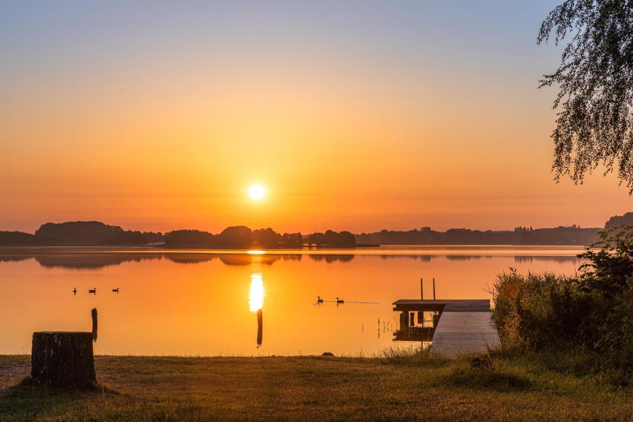 Ferienwohnungen Am Wasser - Krakow Am See Esterno foto